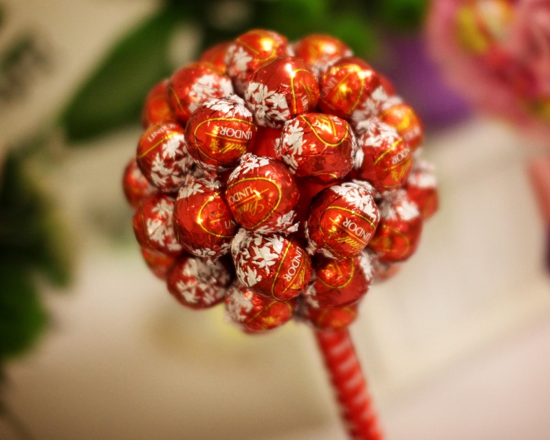 Lindt Lindor Milk Chocolate Sweet Tree