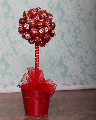 Lindt Lindor Milk Chocolate Sweet Tree