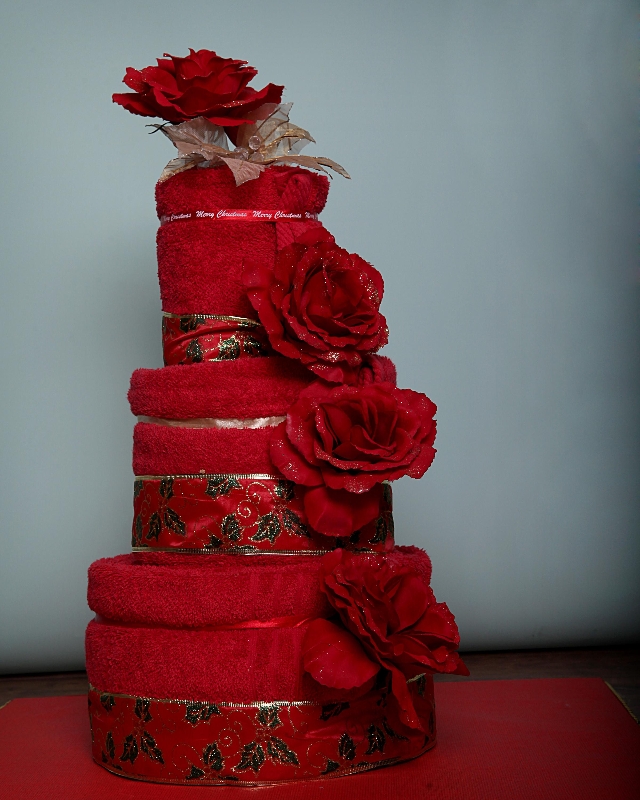 Lola  Red towel cake