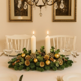 Simplicity's Holiday Elegance