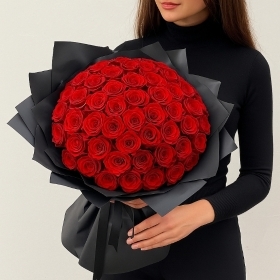 Luxury 100  Red Roses Extravaganza